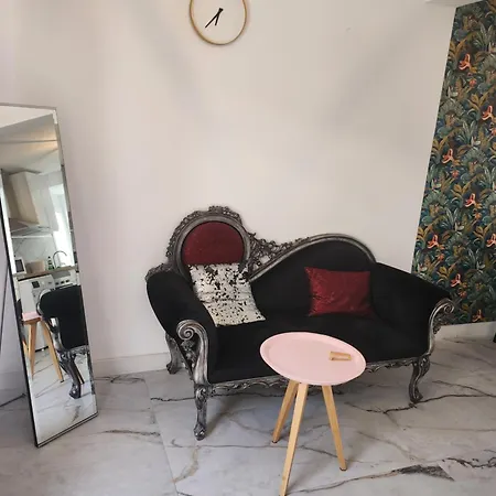 Apartment Boomerang *